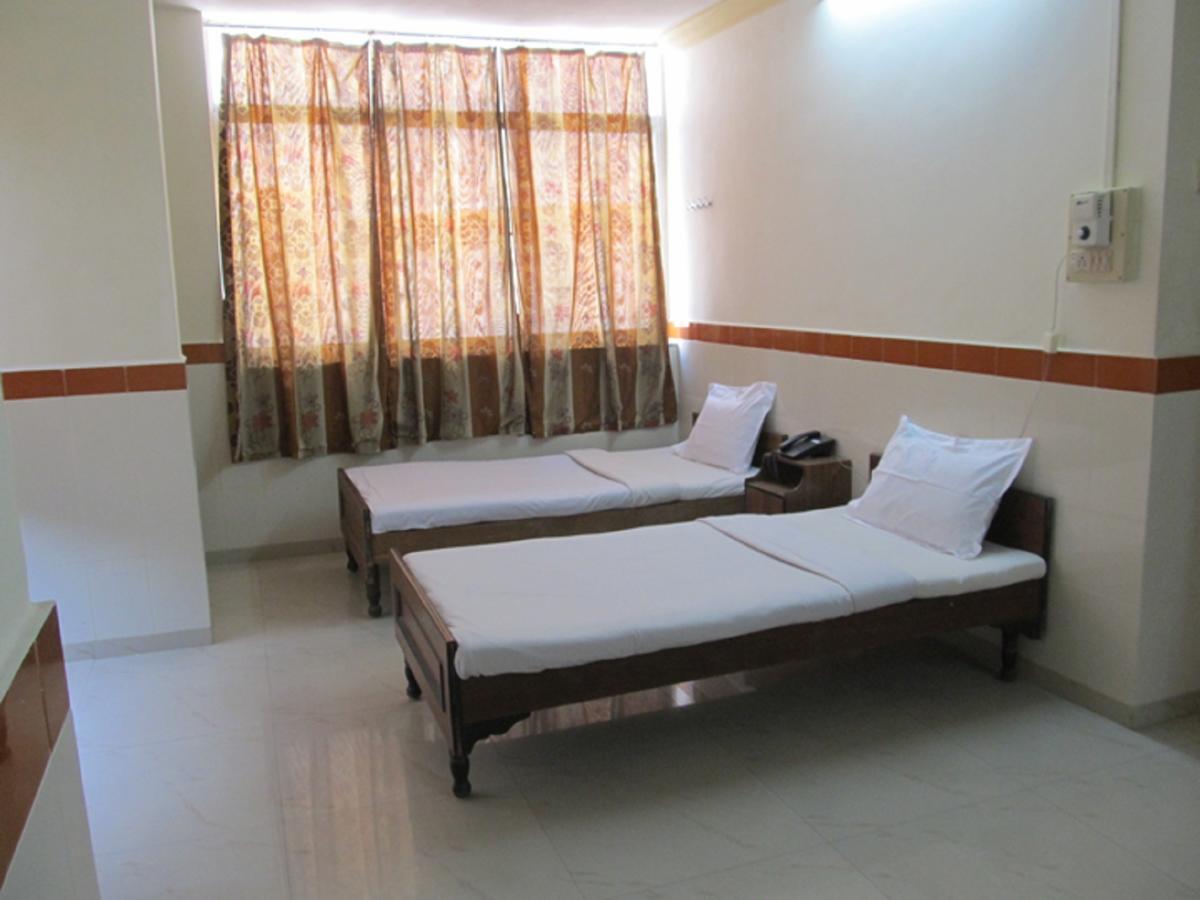 Diamond Hotel Daman Exterior photo