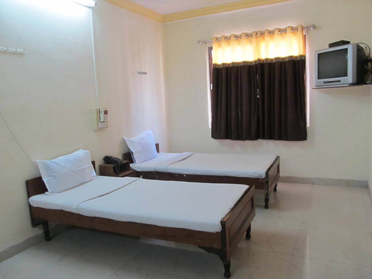 Diamond Hotel Daman Exterior photo