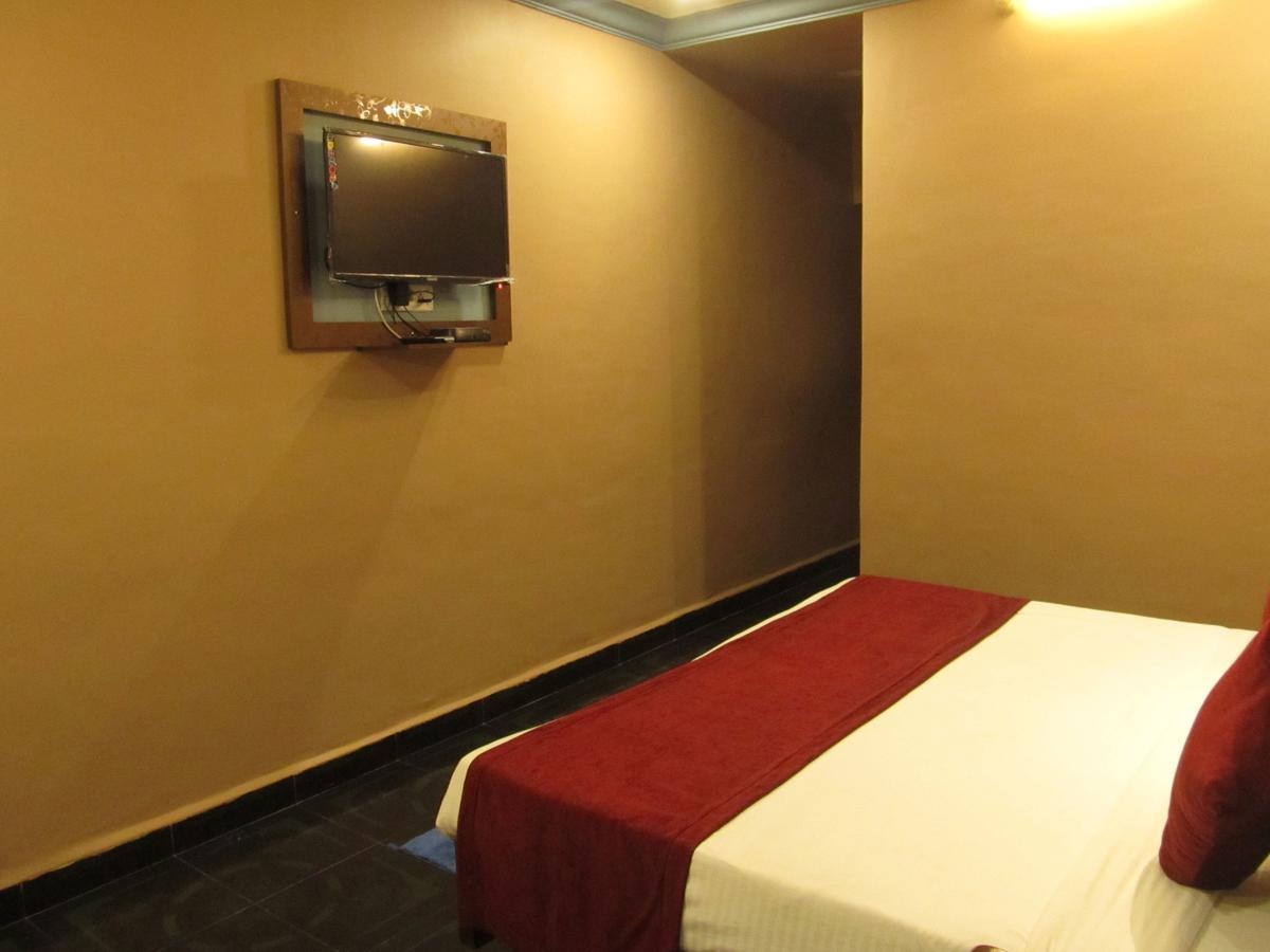 Diamond Hotel Daman Exterior photo