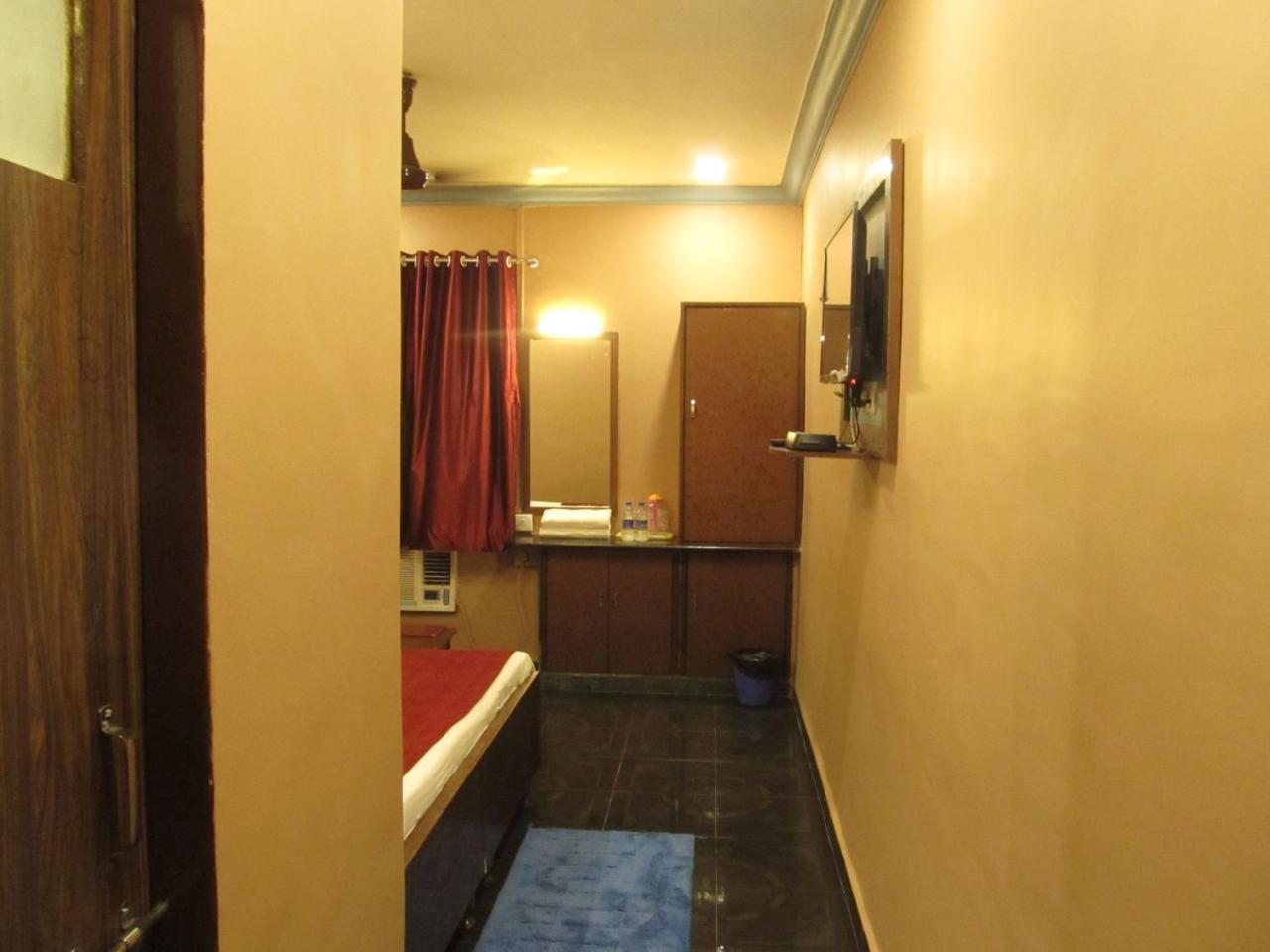 Diamond Hotel Daman Exterior photo